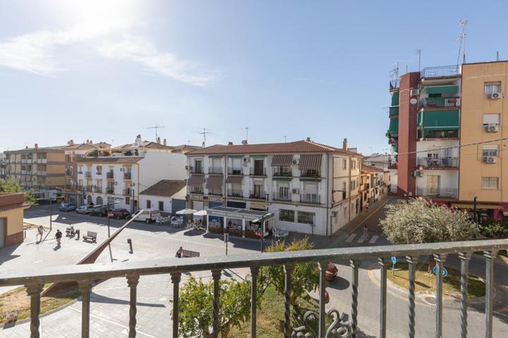 PISO EN MARACENA CON BALCON photo 0