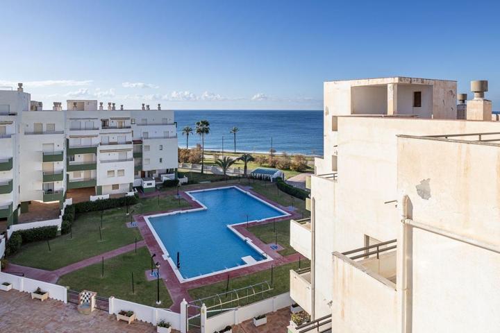 ÁTICO EN PRIMERA LINEA DE SALOBREÑA photo 0