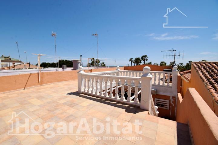 ¡PRECIOSA! CASA SEMINUEVA, FRENTE AL MAR CON DOBLE TERRAZA Y GARAJE photo 0