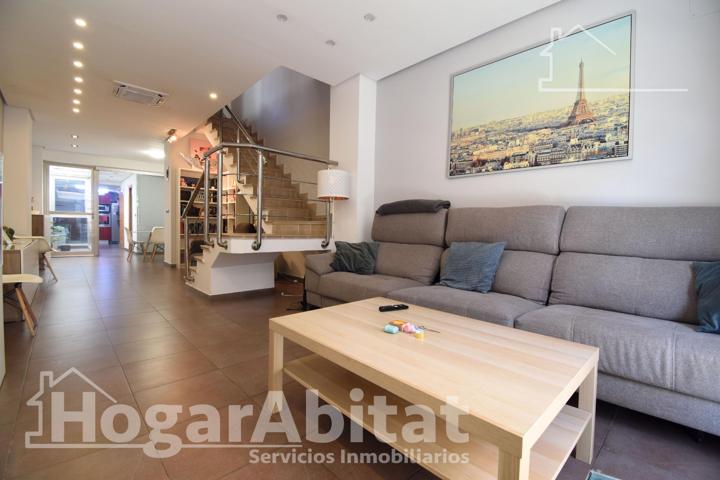 ESPECTACULAR CASA TOTALMENTE REFORMADA CON TERRAZA photo 0