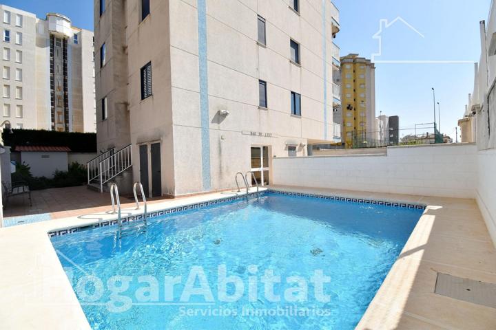 SEMINUEVO CON TERRAZA, GARAJE Y PISCINA CERCA DE LA PLAYA photo 0