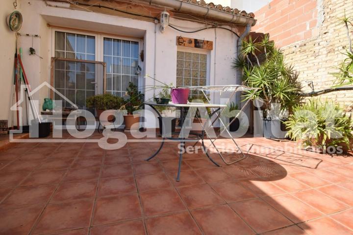 Casa muy amplia con patio y gran terraza photo 0