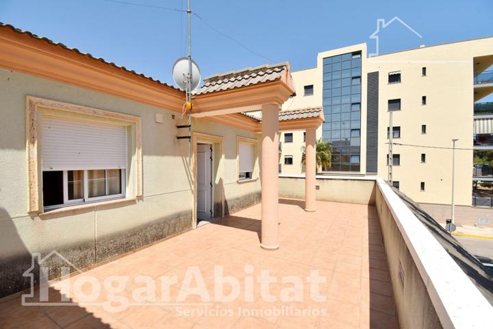 CHALET SEMINUEVO CON GARAJE, TERRAZA Y BARBACOA CERCA DE LA PLAYA photo 0