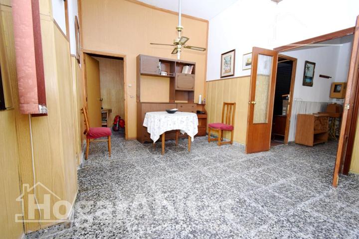 ¡OPORTUNIDAD DE INVERSIÓN! AMPLIA CASA CON TRASTERO Y GARAJE, EN EL CENTRO photo 0
