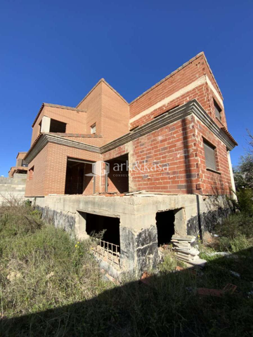 Chalet en Venta en San Antonio de Benagéber. Obra por terminar. photo 0