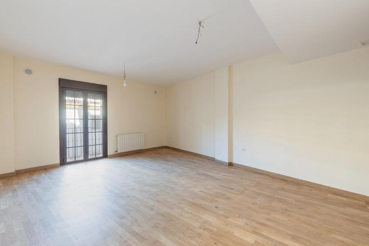 Piso a Estrenar en La Zubia con Terraza y Garaje Incluido photo 0