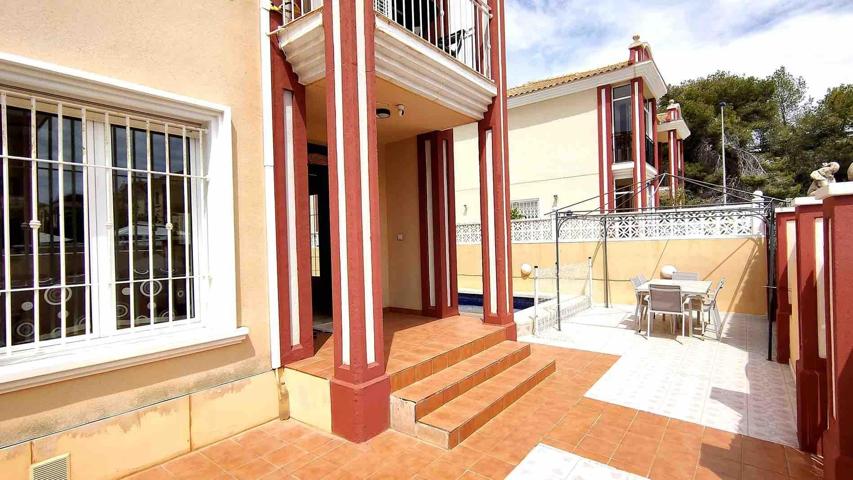 Casa esquinera con piscina privada a 500 m de la playa photo 0