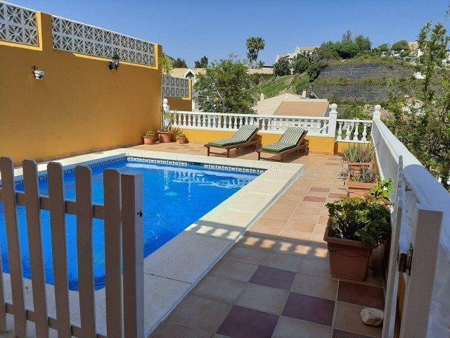 OPORTUNIDAD DE PRECIOSA VILLA EN BENALMADENA COSTA photo 0