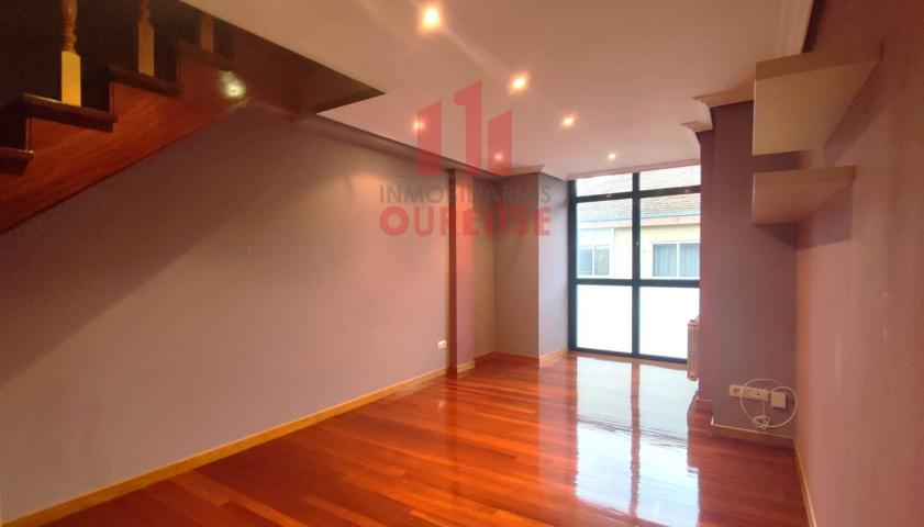 IMPECABLE DÚPLEX FRENTE A LA ESTACIÓN DEL TREN photo 0