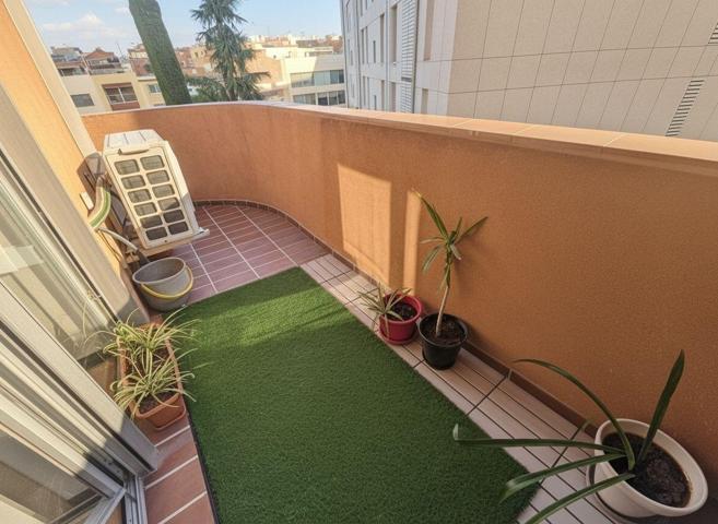 Agradable piso de 65 m², muy soleado y con plaza de parking en la finca. photo 0