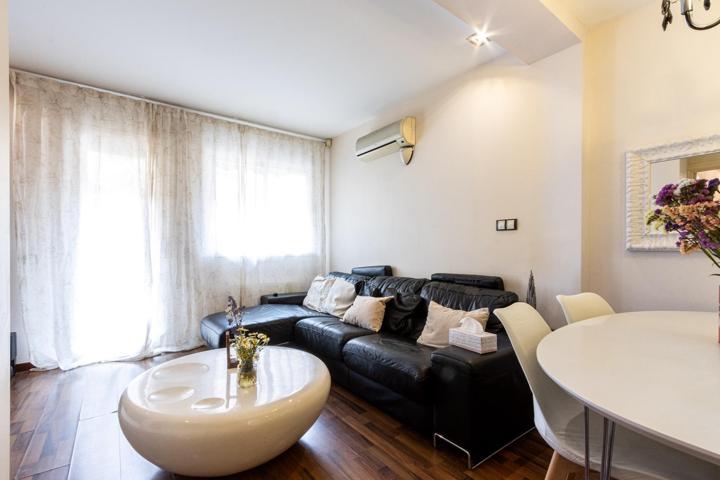 ¡Descubre este encantador piso en una excelente ubicación! photo 0