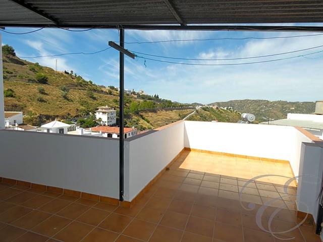 Casa De Pueblo en venta en Cómpeta de 69 m2 photo 0