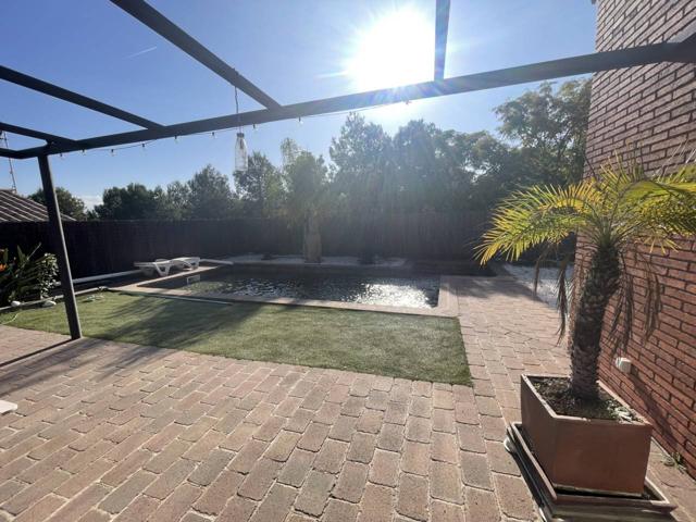 CASA CON PISCINA EN UNA ZONA TRANQUILA photo 0