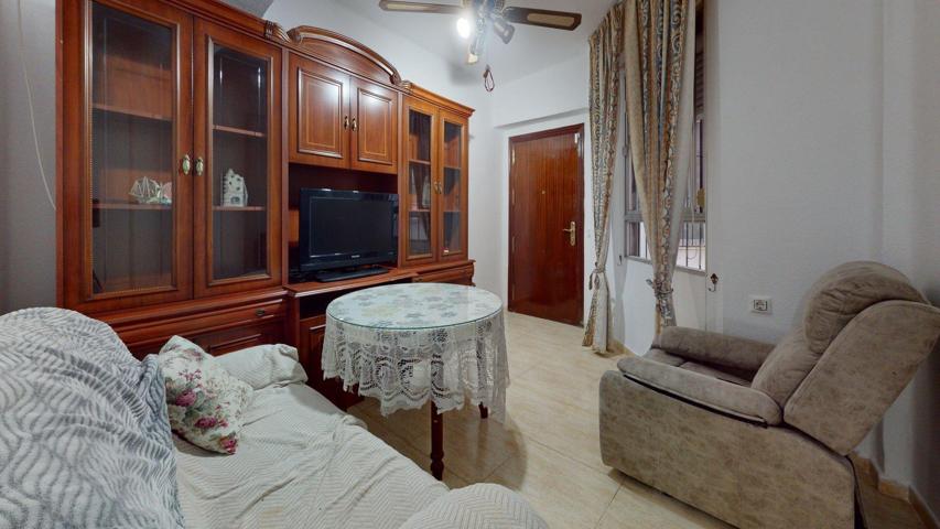 PRESENTAMOS MAGNÍFICA VIVIENDA SITUADA EN PLANTA BAJA EN ZONA HUERTA DE LA REINA, CON DOS DORMITORIOS, BAÑOS, SALÓN, COCINA Y PATIO. photo 0