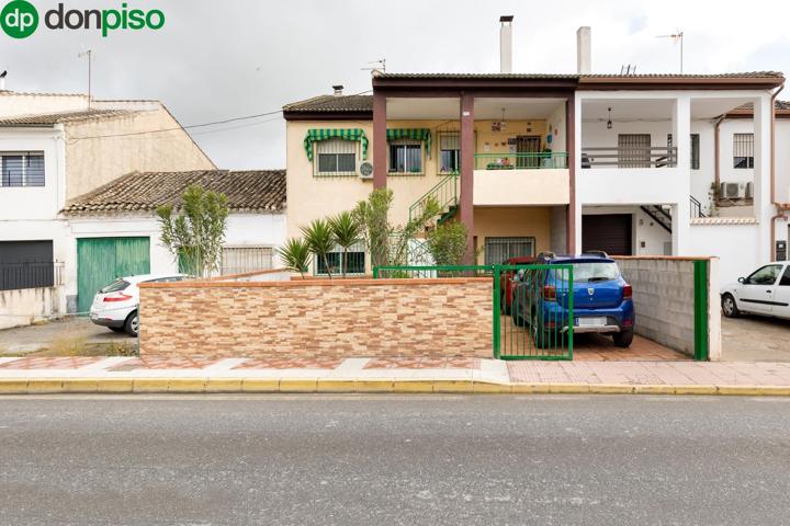 Venta de casa con 2 pisos + 1500 m2 de parcela en Fuente Vaqueros (Granada) photo 0