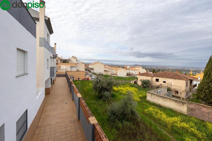 Amplia casa renovada, 3 dormitorios mas ático con terraza photo 0