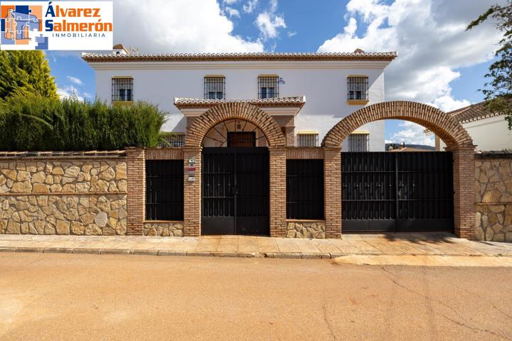 Chalet independient en urbanizacion Molino Alto Otura. photo 0