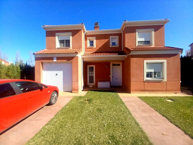 Casa - Chalet en venta en Pinseque de 226 m2 photo 0