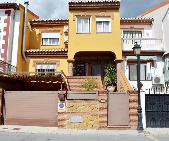 ENCANTADORA CASA RÚSTICA DE 3 PLANTAS CON PATIO Y TERRAZA, ¡LISTA PARA ENTRAR A VIVIR! photo 0
