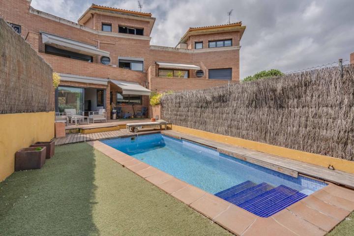 SE VENDE CASA ADOSADA EN SANT CUGAT, ZONA GOLF photo 0