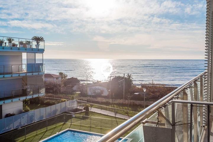 Obra seminueva con vistas al mar y piscina comunitaria photo 0
