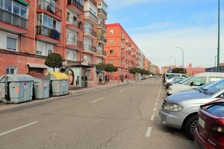ESTUPENDO PISO DE TRES DORMITORIOS EN CALLE EMBAJADORES, AMPLIO Y MUY LUMINOSO photo 0