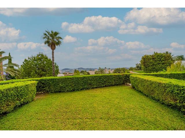 Planta baja en Sierra Cortina, jardín, garaje y trastero photo 0