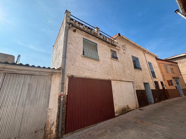 Casa de pueblo cerca del Moncayo en la provincia de Zaragoza. Con 6 habitaciones, salón-cocina, baño, terraza con vistas a la mont photo 0