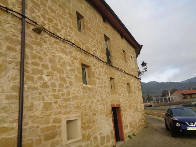 ¿Te gustaría vivir en una casa de pueblo? Cada vez hay más familias dispuestas a vivir fuera de las ciudades donde trabajan con la motivación de encontrar un lugar cómodo, tranquilo y lejos del estrés de la urbe. En un pueblo la vida transcurre a su ritmo photo 0