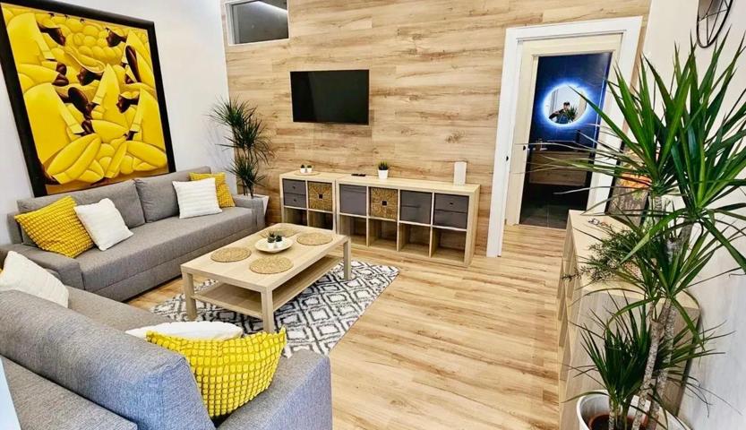 PISO EN PLANTA BAJA CON LICENCIA TURÍSTICA EN VENTA EN CIUDAD UNIVERSITARIA, BADALONA photo 0