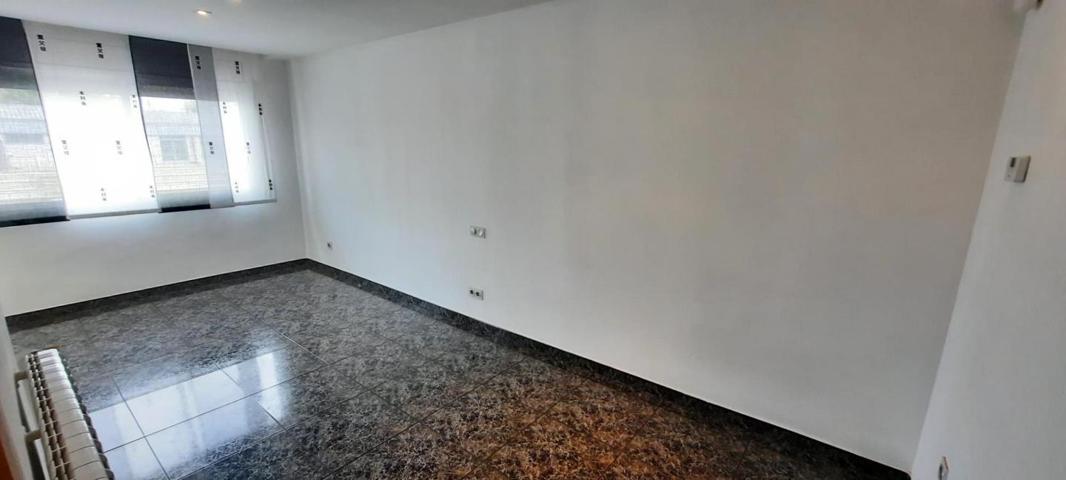 Piso en venta en Terrassa de 73 m2 photo 0