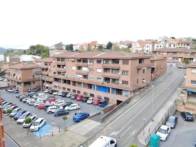 Piso en venta en Plasencia de 70 m2 photo 0