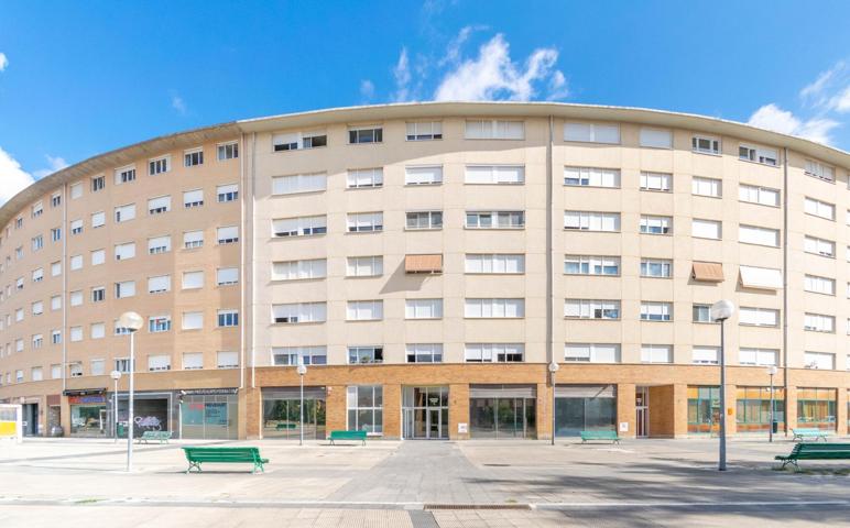 Piso luminoso de 3 habitaciones con garaje y trastero en Rochapea (Pamplona) photo 0