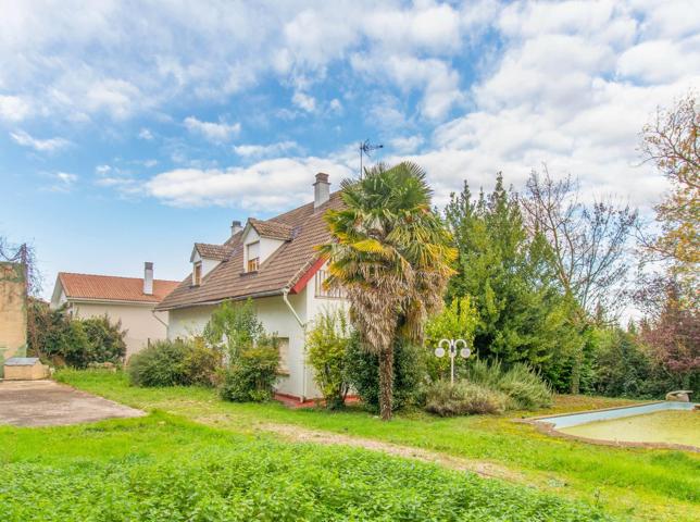 CASA ARLEGUI EN TERRENO DE 1750metros con piscina y frontos a 10km de Pamplona photo 0