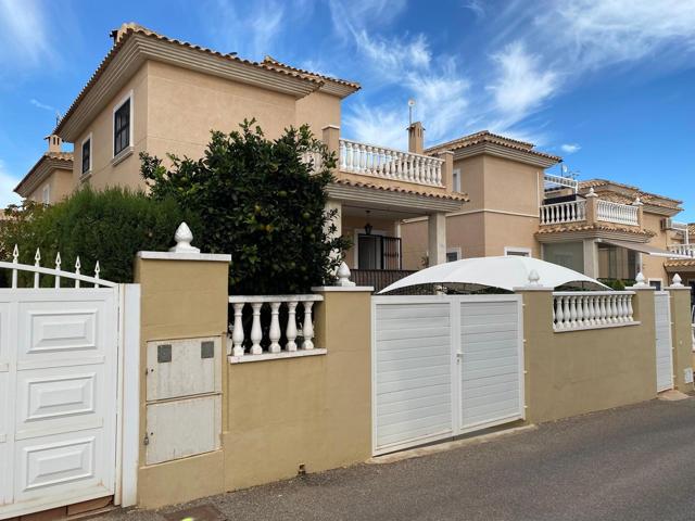 Chalet independiente a la venta en Royal Park, Los Altos. photo 0