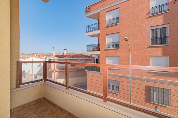 Amplio y luminoso piso en Guadix con 2 habitaciones, 2 terrazas, plaza de garaje y trastero photo 0