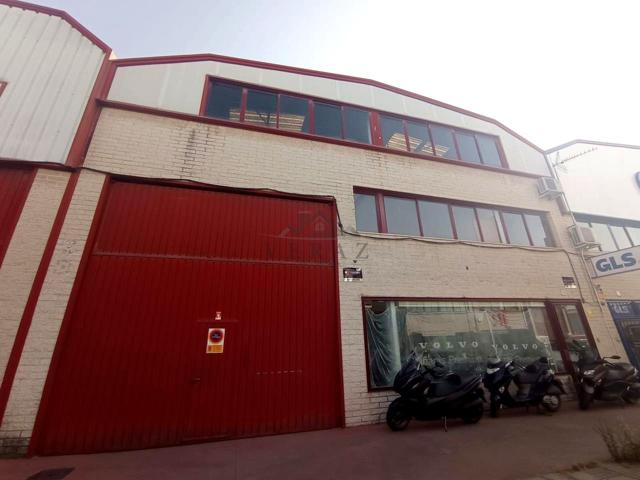 Nave Industrial en Calle Federica Montseny photo 0