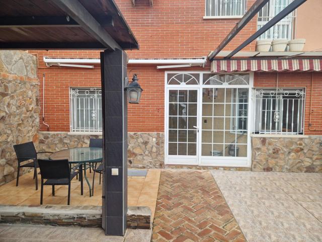Adosado en venta en Loeches photo 0