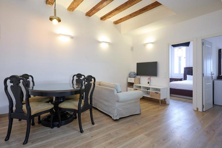 Encantador piso en venta a en el barrio del Raval en Barcelona, es un 3º piso sin ascensor. photo 0