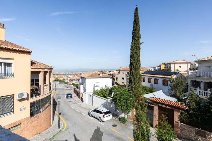 OPORTUNIDAD ÚNICA EN HUÉTOR VEGA – CHALET PAREADO CON PISCINA POR 310.000€! photo 0