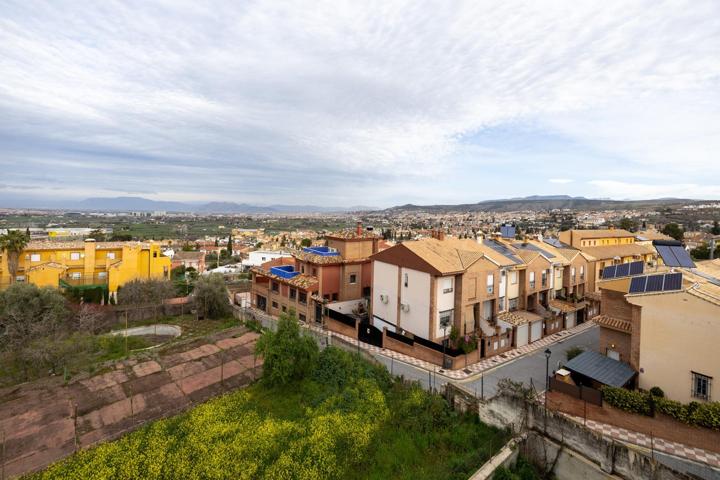 Amplia casa renovada, 3 dormitorios mas ático con terraza photo 0