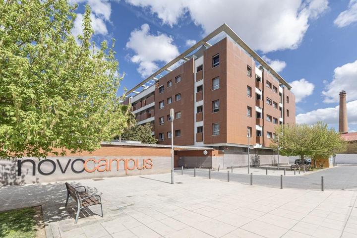 Magnífico piso con altas calidades con piscina, plaza de garaje y trastero. Novocampus. photo 0