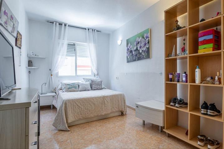 Apartamento de 2 dormitorios con terraza y piscina, a 500 m de la Playa del Acequión – Torrevieja photo 0
