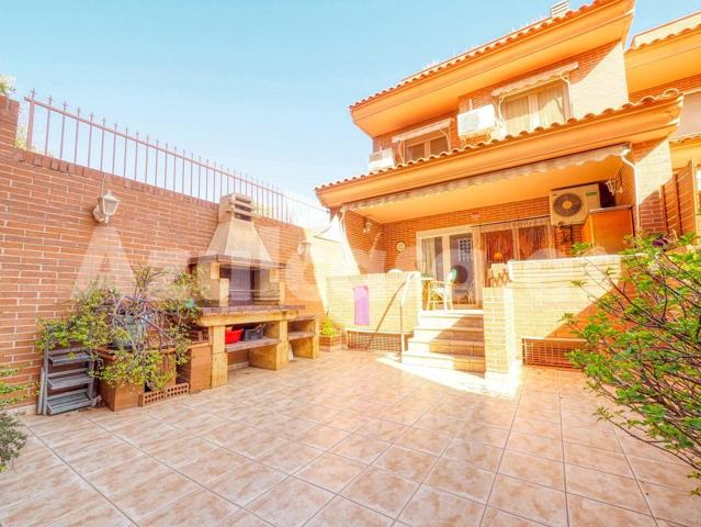 Estupendo adosado en venta de 5 dormitorios y 2 baños en la Tómbola, Alicante photo 0