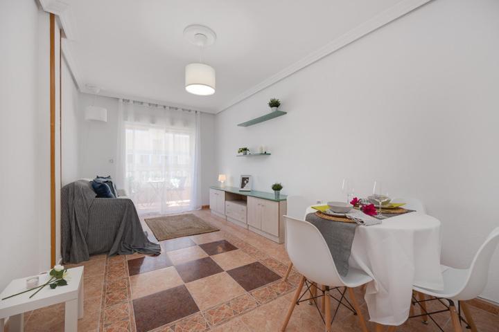 Impecable piso de tres dormitorios y dos baños a solo 200 metros de la playa photo 0