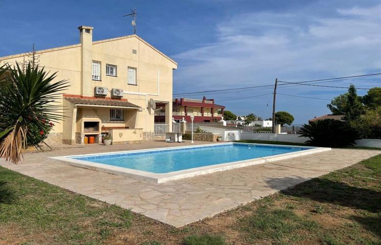 Bonito chalet con piscina, barbacoa . A 200 m del mar photo 0