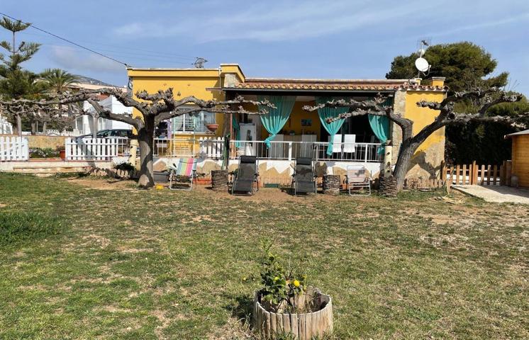 CHALET EN PLANTA BAJA CON JARDIN. A 200 M DEL MAR photo 0