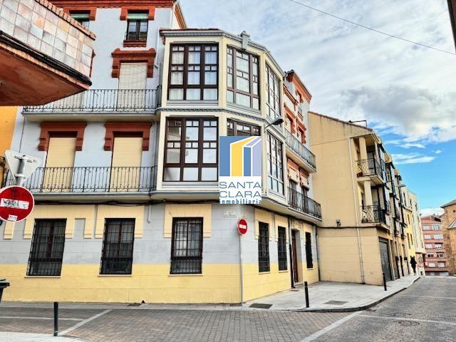 PISO EN VENTA DE 4 DORMITORIOS, BAÑO, MIRADOR Y TRASTERO EN PLENO CENTRO DE ZAMORA. photo 0