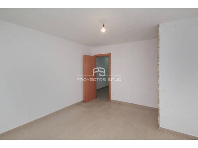 Piso en venta en Terrassa photo 0