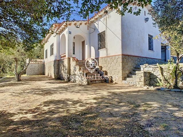 Casa en venta rodeada de naturaleza en el pueblo de Òrrius photo 0